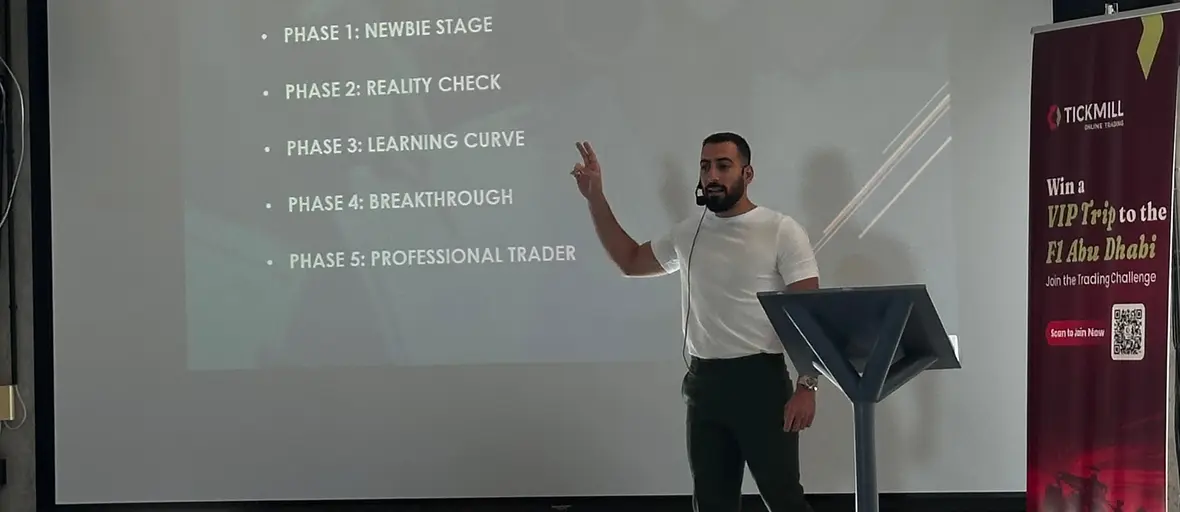 Andrew presenting the agenda at Signal 2025